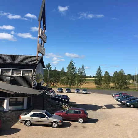 Kartano Kievari בית הארחה 3*